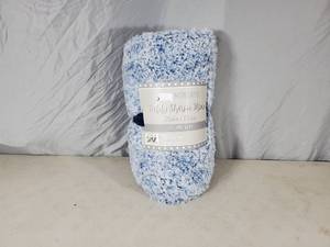 lot 17 image: New Lazy Mondays Teddy Sherpa Throw