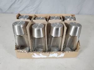 lot 43 image: 8 New Anchor Hocking Presence Glass Shakers