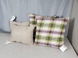 lot 103 image: 4 New MeadowCraft Arlington House IndoorOutdoor Throw Pillows