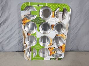 lot 132 image: New Nordic Ware 12 Cavity Muffin Pan