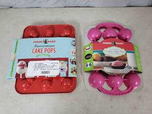 lot 136 image: New Nordic Ware Baking Pans