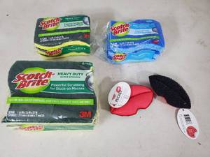 lot 146 image: 14 New Assorted Sponges