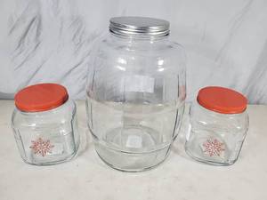 lot 154 image: New Anchor Hocking Jars