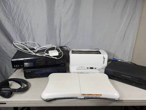 lot 156 image: Assorted Electronics