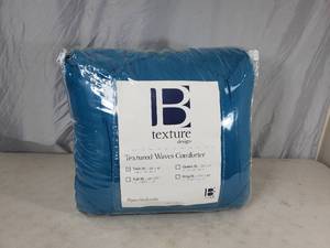 lot 163 image: New Twin Textured Waves Comforter
