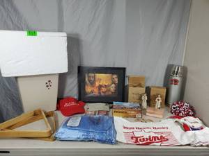 lot 175 image: Large Lot of Assorted Collectibles and More