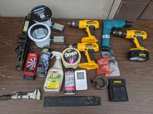 lot 08 image: Drill Gun Bundle-Three Dewalt Drill Guns ,  Makita Drill  and more