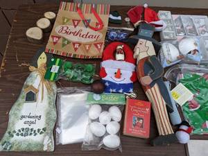 lot 13 image: Holiday Bundle-Home Made Christmas Calendar  Wreath Holder   Deluxe EZ Bowmaker   and more