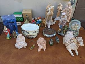 lot 41 image: Beautiful VintageChristmas Manger Figurines And More