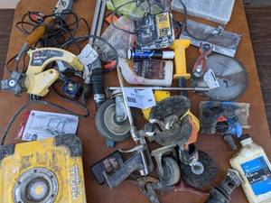 lot 60 image: Tools Bundle And More