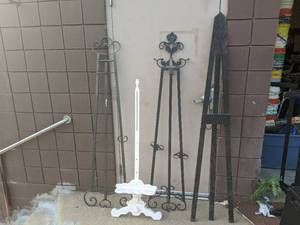 lot 91 image: 4 Beautiful Vintage Standing Easels Bundle