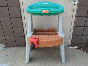 lot 93 image: Fisher Price Tool Bench