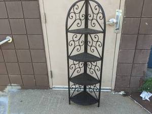 lot 96 image: Beautiful Metal Corner Shelf
