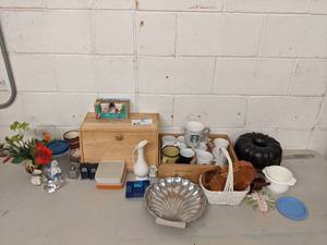 lot 81 image: Fabulous Housewares Bundle