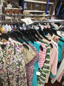 lot 5 image: LOT OF 10 PIECES SIZE M WOMENS TOPS