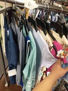 lot 6 image: LOT OF WOMENS TOPS SIZE M