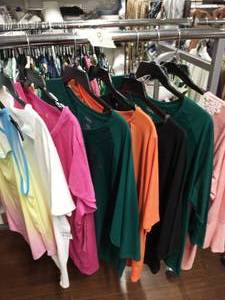 lot 8 image: LOT OF WOMEN TOPS SIZE 1X