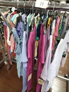 lot 14 image: LOT OF WOMENS TOPS SIZE M