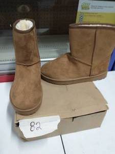 lot 82 image: WOMENS BOOT SIZE 8