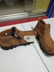 lot 84 image: MENS SIZE 11