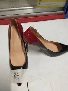 lot 85 image: WOMENS SHOES SIIZE 8.5