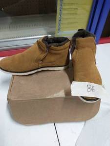 lot 86 image: MENS SHOES SIZE 9