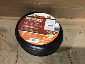 18 Ft. Vinyl Garage Door Bottom Replacement Seal. 2-34 in. by Frost King Customer Returns See Pictures