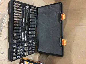 120XP 38 in. Drive 6-Point Standard & Deep SAEMetric Ratchet and Socket Mechanics Tool Set (56-Piece) by GEARWRENCH Customer Returns See Pictures