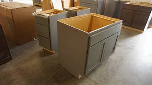 Brand New Smart Cabinetry   VSB33HCSTDTKRFPLYA    Squire-Harbor Gray   Lowers