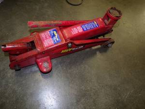 lot 189 image: 2 Ton Floor Jack