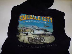 lot 190 image: XXL Harley Davidson Sweatshirt and Raider Helmet Size M