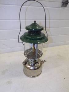 lot 3 image: Very Collectable Coleman Lantern Model 220D Working