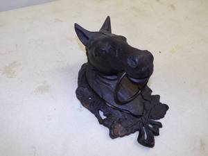 lot 7 image: Cast Iron Horse Hitching Post Tie