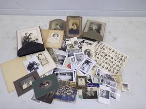 lot 12 image: Nice Lot of Vintage Photos