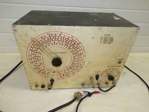 lot 16 image: Vintage Old Time Radio Frequency Generator