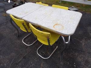 lot 28 image: 1950s Retro Table with 4 Chairs Great Color