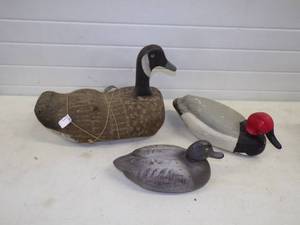lot 33 image: 3 Vintage Decoys
