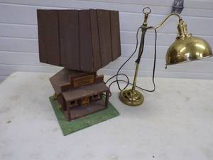 lot 43 image: 2 Vintage Lamps
