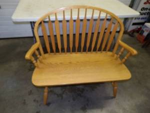 lot 45 image: Nice Solid High End Dinaire Wood Bench Made in Buffalo NY