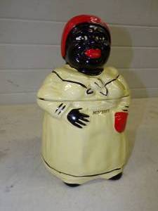 lot 82 image: Vintage Pearl Mammy Cookie Jar