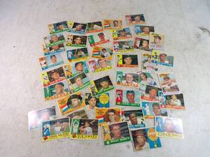 lot 92 image: Lot of 40 1960 Topps Baseball Cards