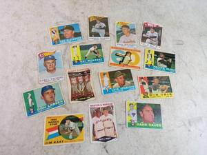 lot 94 image: Lot of 15 1960 Topps Baseball Cards Jim Kaat Rookie Willie Mays Frank Robinson Don Larsen