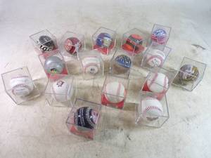 lot 96 image: Miscellaneous Lot of 16 Collectable Baseballs in Cases