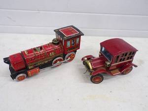 lot 98 image: Battery Operated Tin Railroad Engine and Tin Car Untested