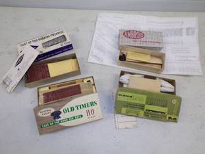 lot 103 image: 4 Vintage Un-assembled Model Train Cars