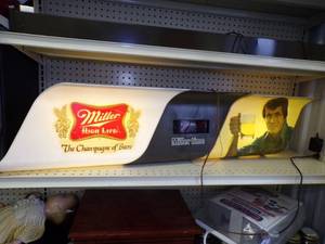 lot 105 image: RARE Vintage Miller Highlife Tear Drop Lighted Clock