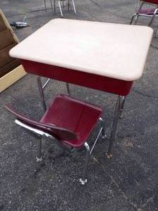 lot 124 image: Adjustable Vintage Childs Desk and Chair Perfect for Home School or Homework Station