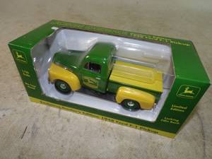 lot 130 image: John Deere 1948 F-150 Cast Iron Bank New in Box