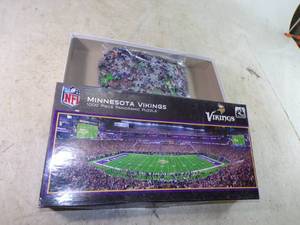 lot 135 image: Minnesota Vikings 1000 Piece Panoramic Puzzle
