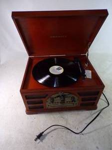 lot 137 image: Crosley Entertainment System Radio, CD, Record Player all in one with Vintage Look